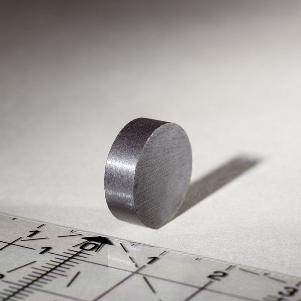 Феритен магнит цилиндър с диаметър 15x5 mm за основна работа с магнетизъм