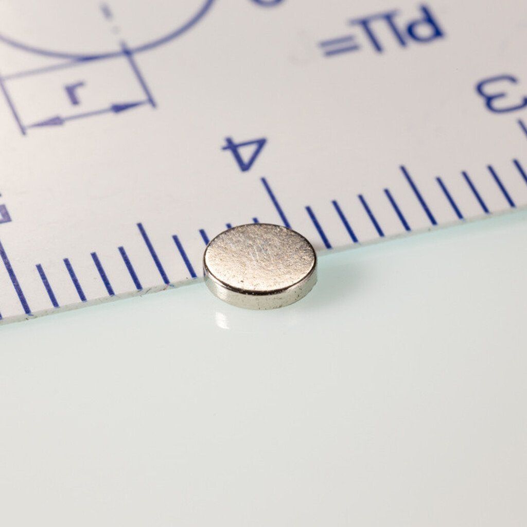 Неодимов магнит цилиндър с диаметър 4x0,8 mm за малки и силни магнитни приложения