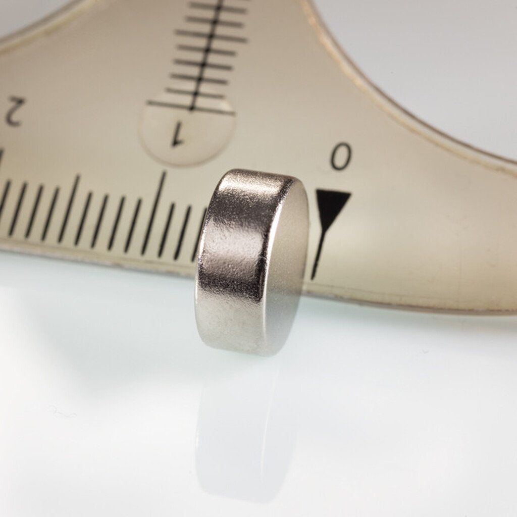 Неодимов магнит цилиндър с диаметър 10x4 mm за по-силни експерименти с монети